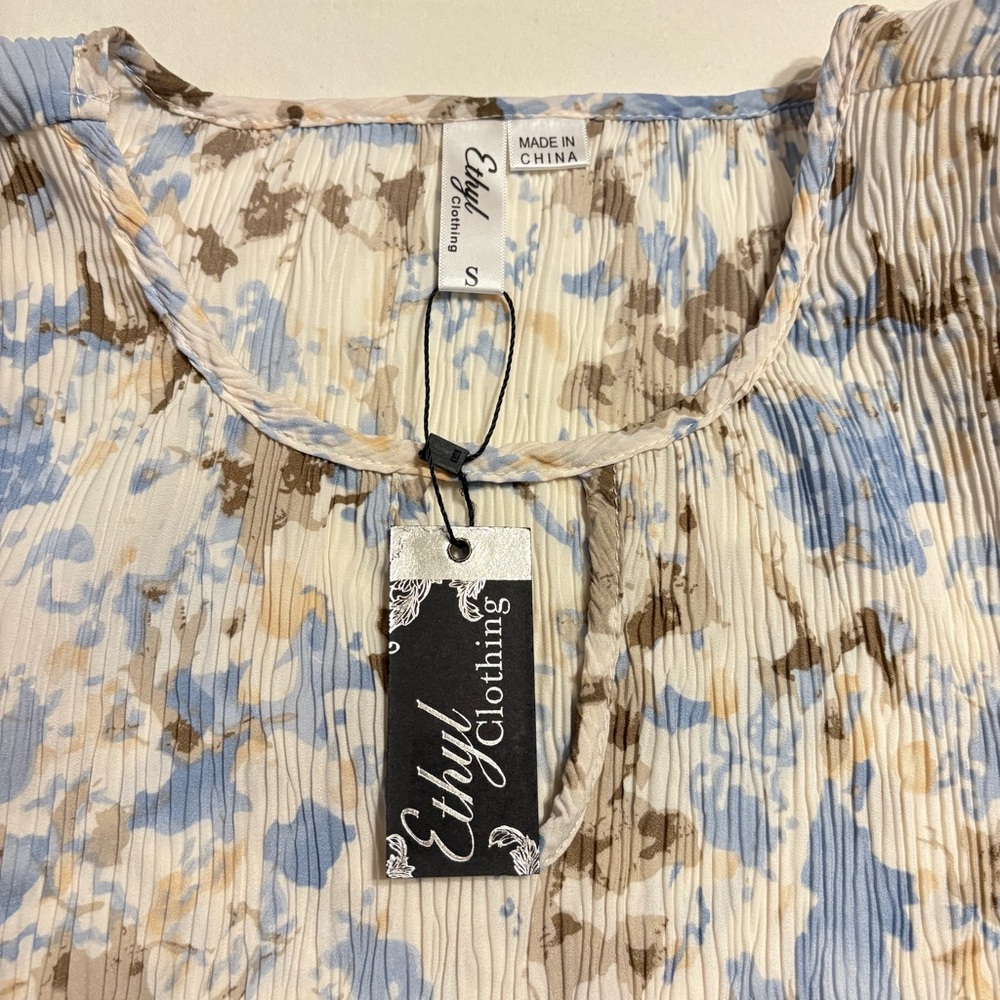 Floral Print Pleated Blouse by Ethyl clothing - Picture 4 of 6
